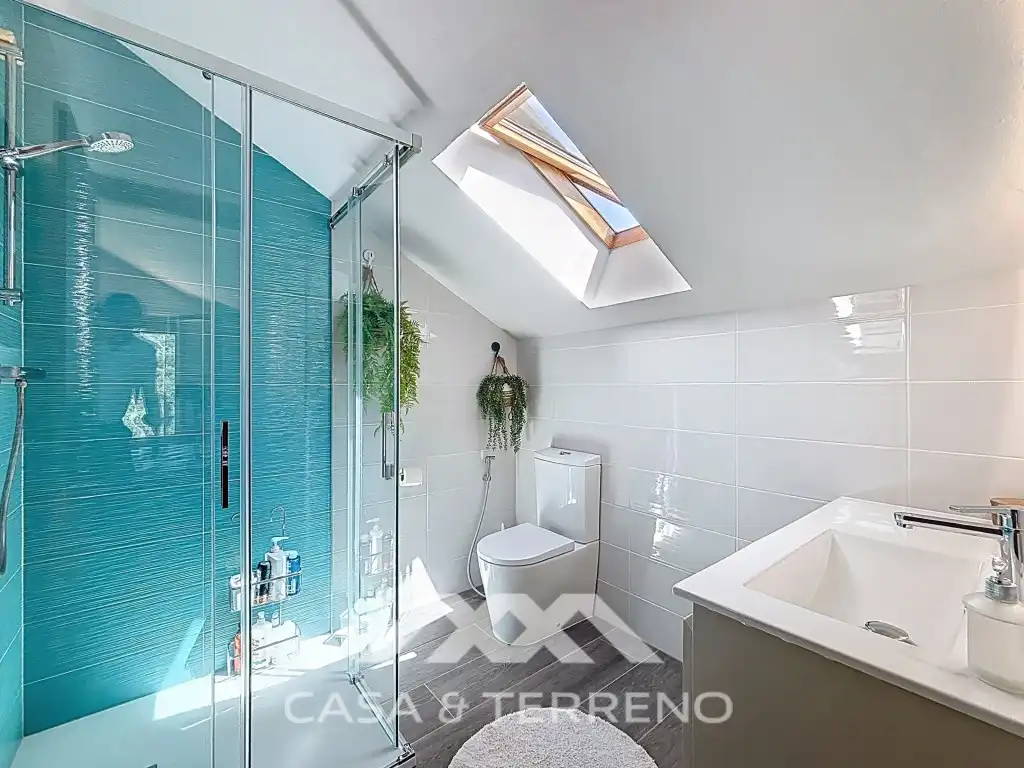 Bany de Casa o xalet en venda en Alcaucín amb Aire condicionat, Terrassa i Piscina