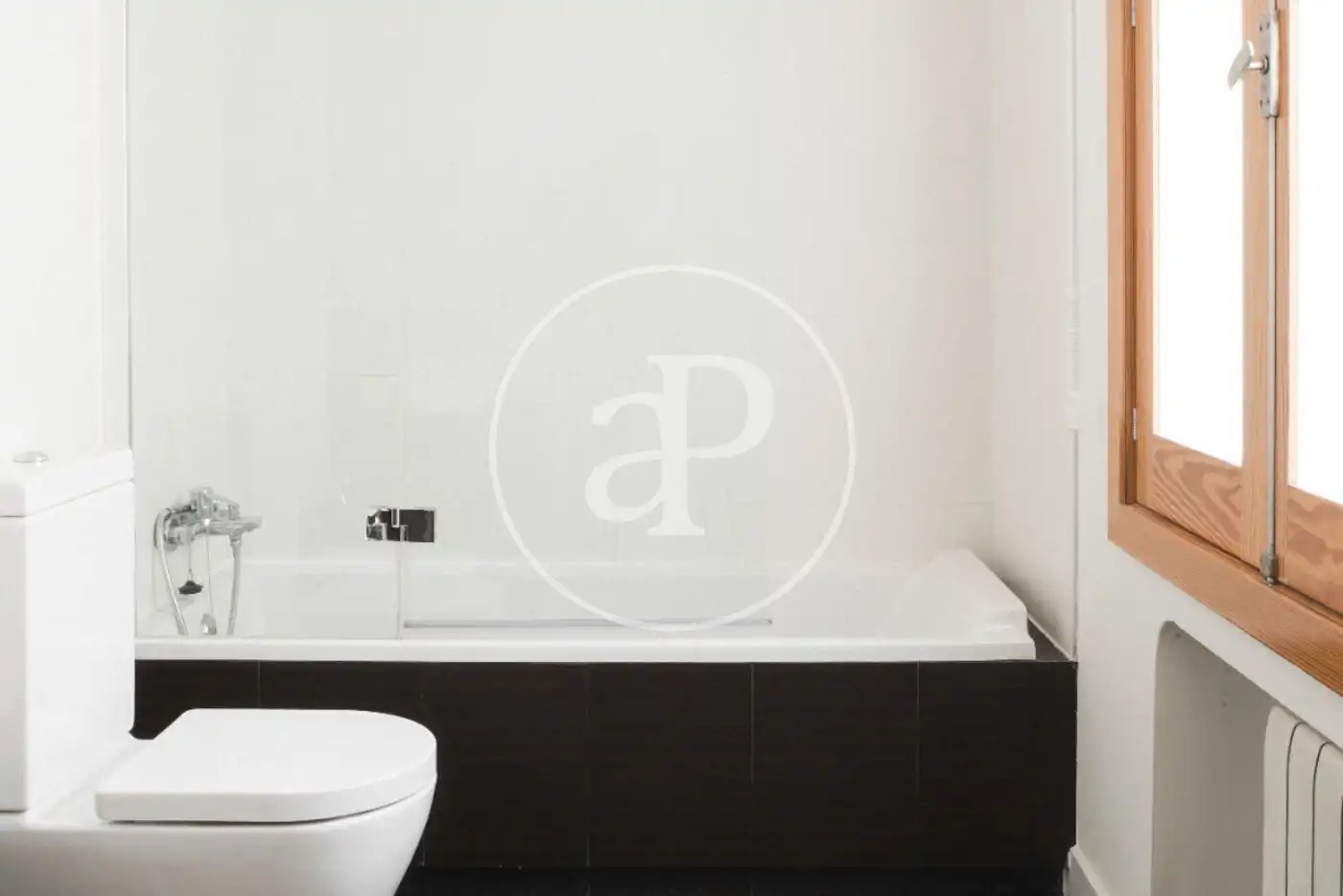 Badezimmer von Wohnung zur Miete in Madrid mit Klimaanlage, Heizung und Möbliert