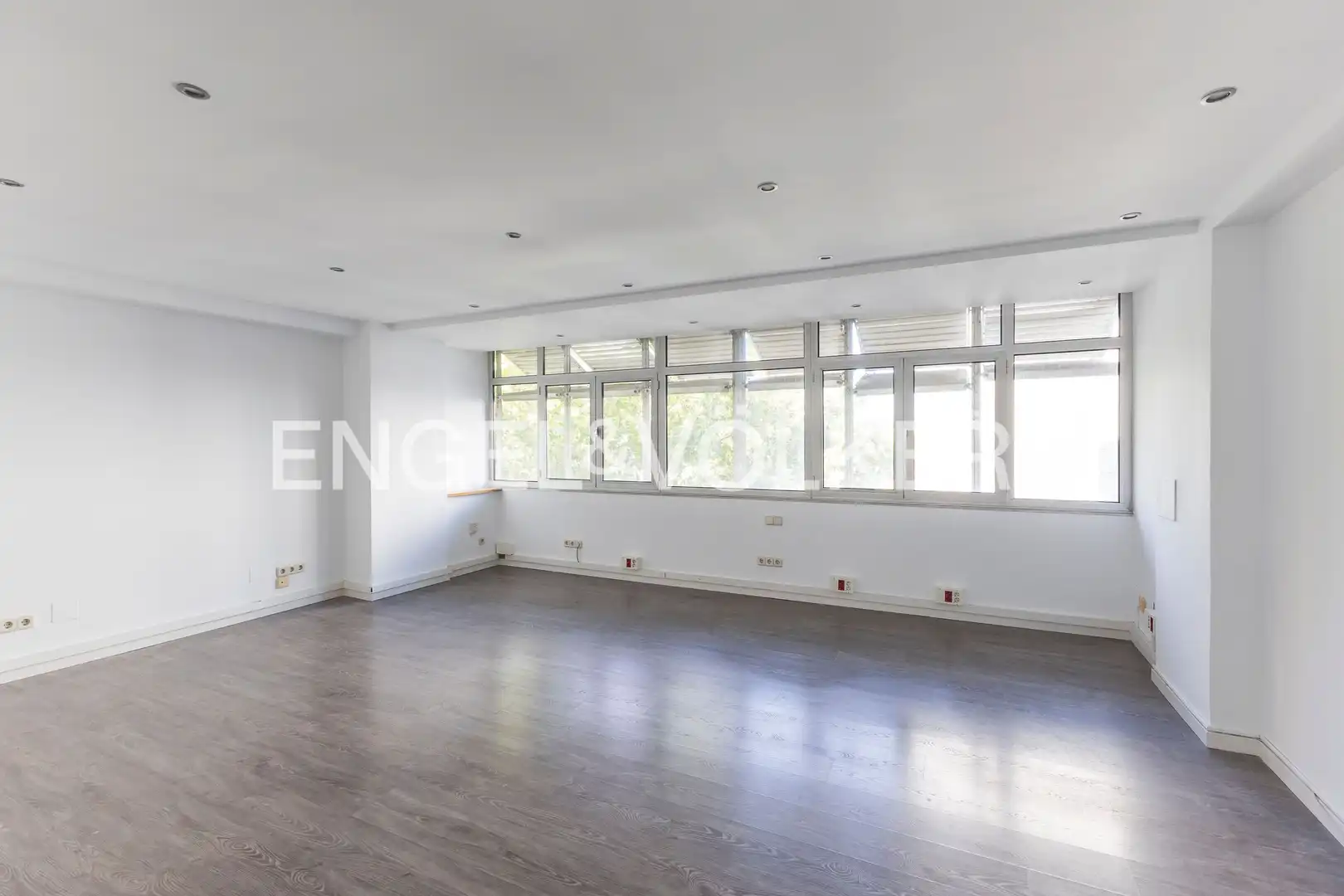 Wohnzimmer von Wohnung zur Miete in Madrid mit Heizung und Privatgarten
