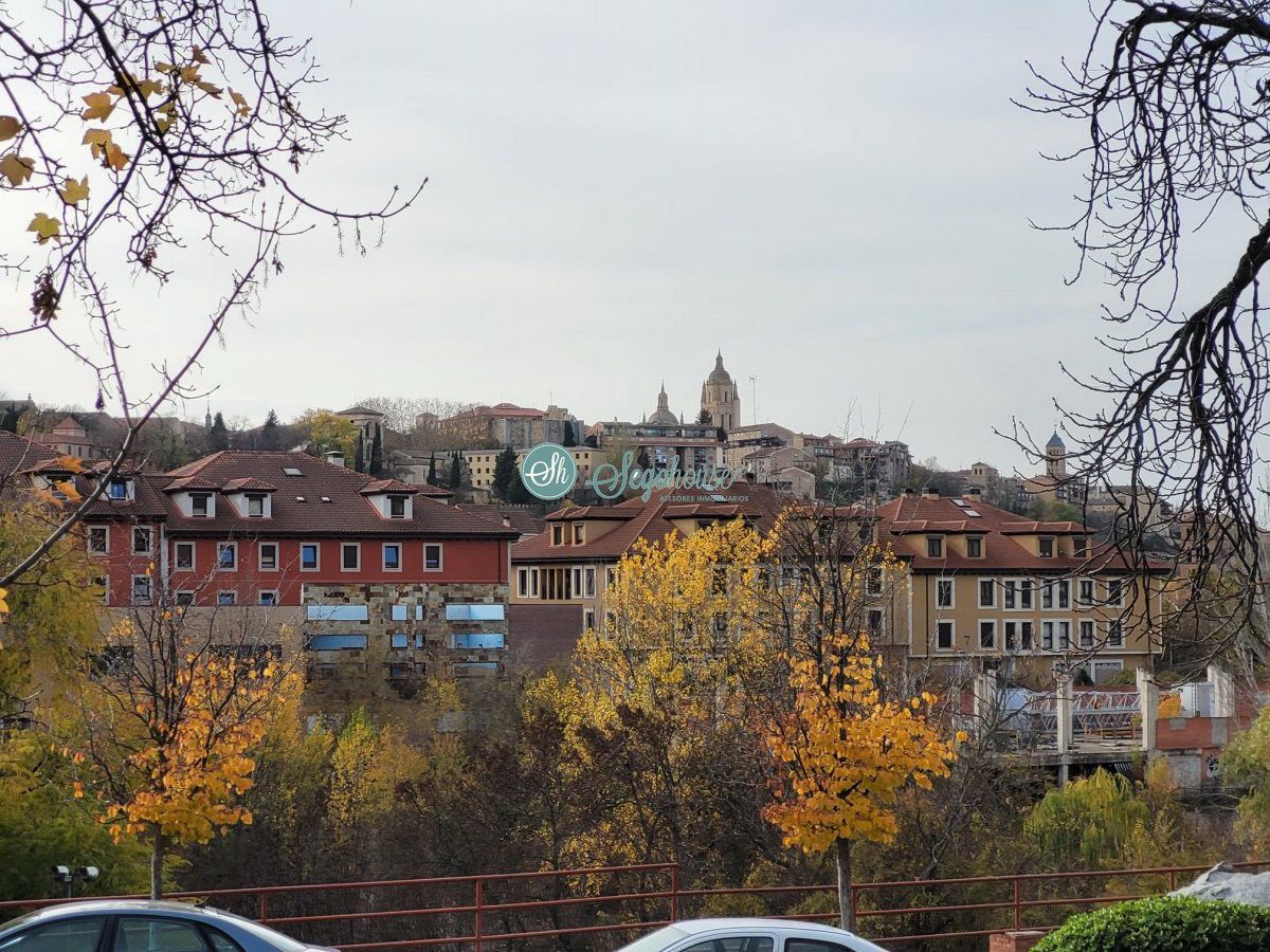 Vista exterior de Piso en venta en Segovia Capital con Calefacción y Parquet