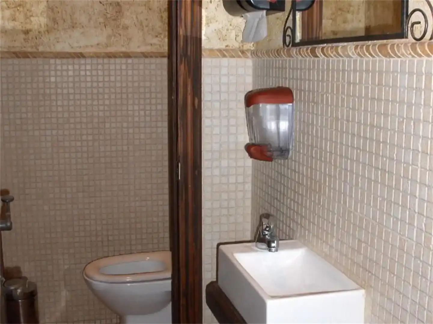 Bany de Local en venda en Grado amb Aire condicionat i Moblat