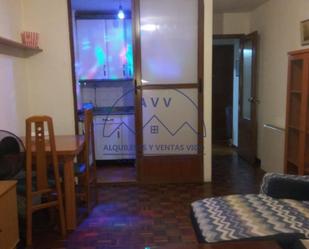 Dormitori de Apartament en venda en Vigo  amb Calefacció, Parquet i Traster