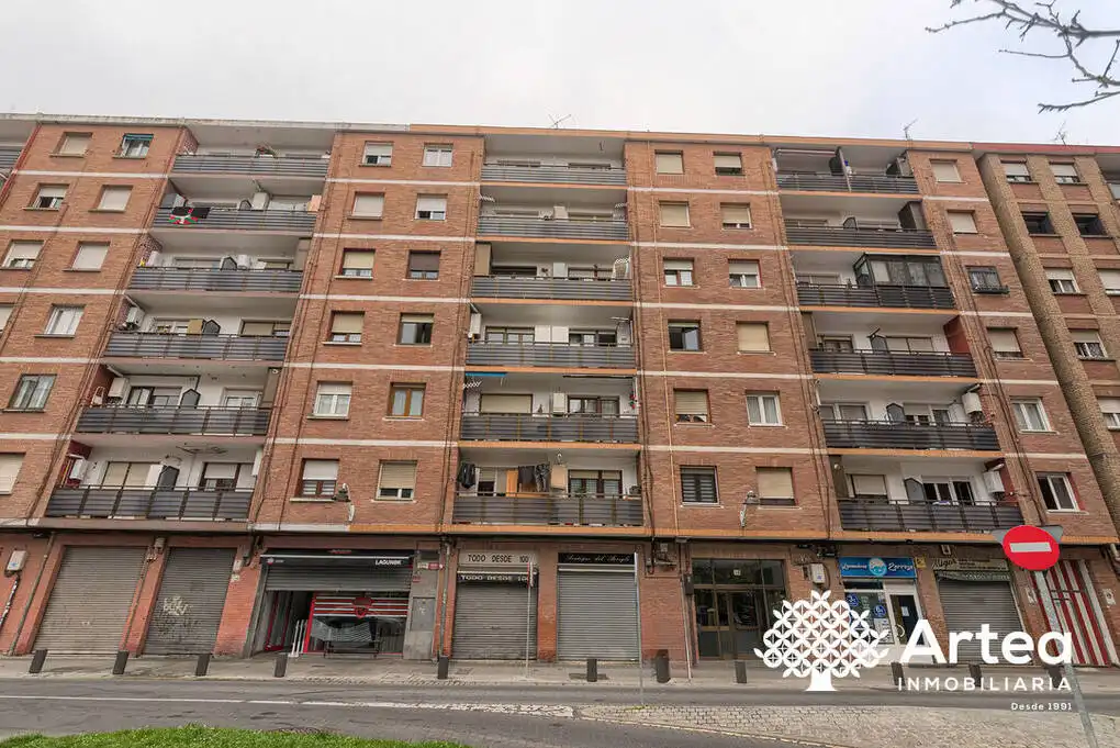Flat for sale in Zorrotza