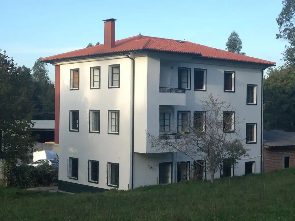 Vista exterior de Edifici en venda en Touro