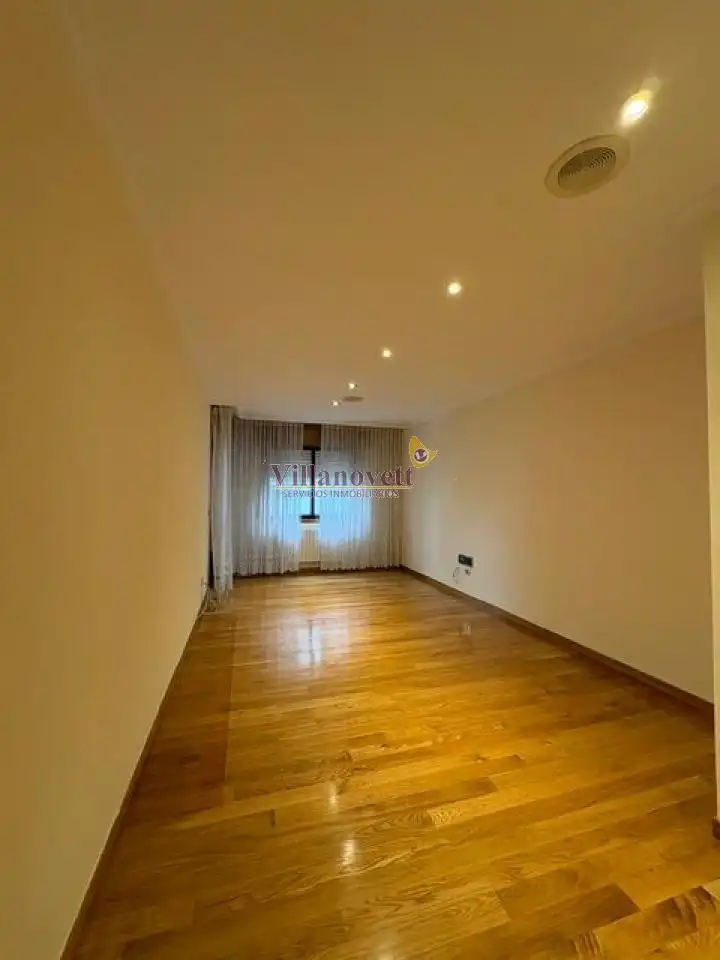 Habitación de Apartamento de alquiler en Vigo  con Calefacción, Parquet y Trastero