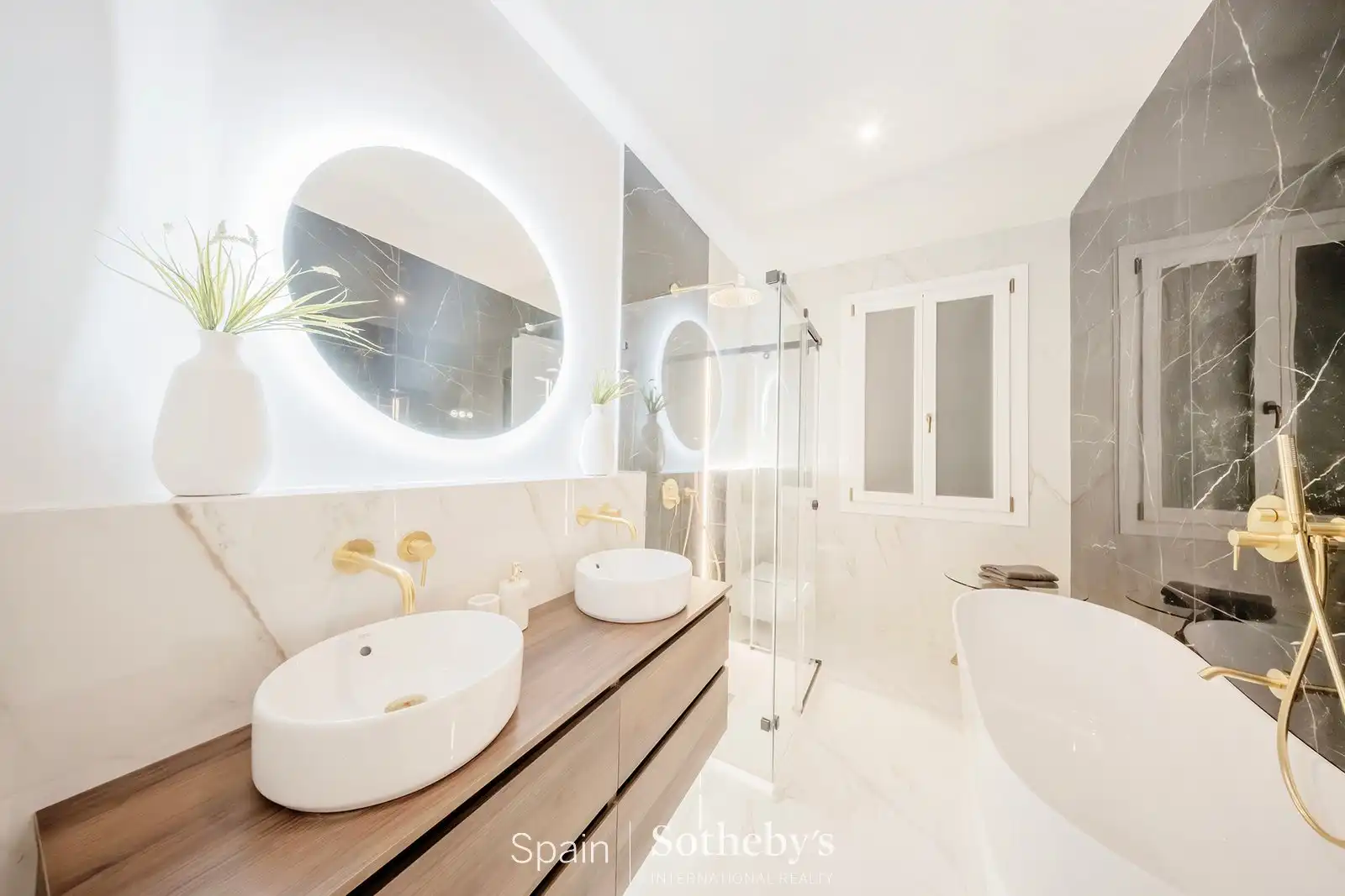 Bathroom of Apartments for sale in Madrid  with Air Conditioner and Heating