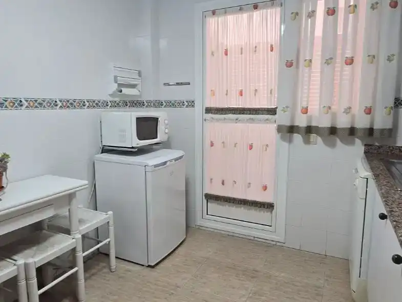Küche von Wohnung zum Verkauf in Gandia mit Klimaanlage, Terrasse und Schwimmbad