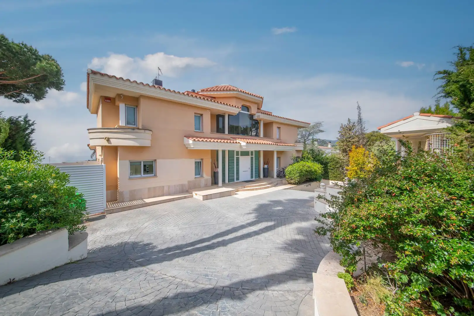 Vista exterior de Casa o chalet en venta en Alella con Aire acondicionado, Calefacción y Jardín privado