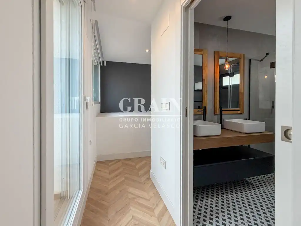 Schlafzimmer von Dachboden zur Miete in Albacete mit Heizung, Terrasse und Balkon