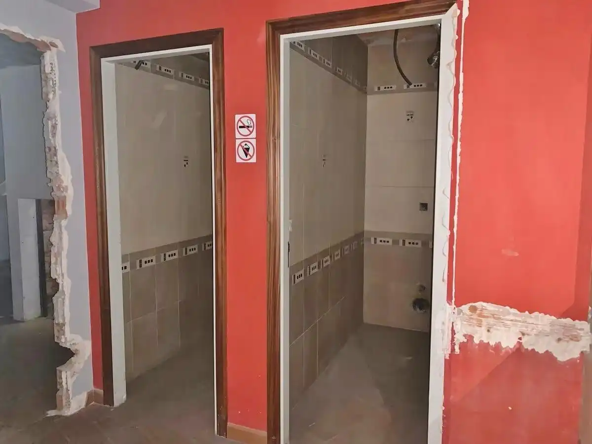 Bathroom of Commercial properties for sale in Figueres