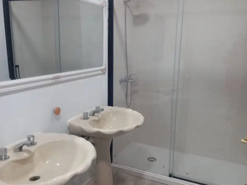 Badezimmer von Wohnung zur Miete in Centro