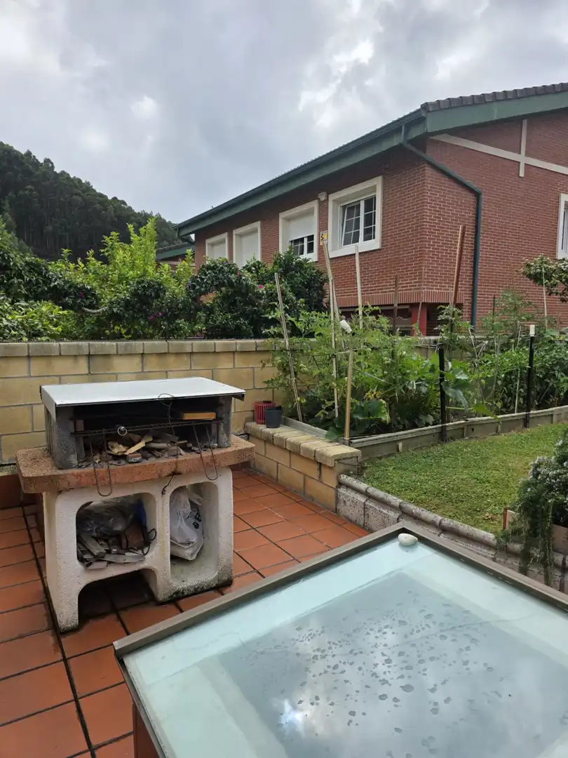 Garten von Einfamilien-Reihenhaus zum Verkauf in Castro-Urdiales mit Heizung, Privatgarten und Parkett