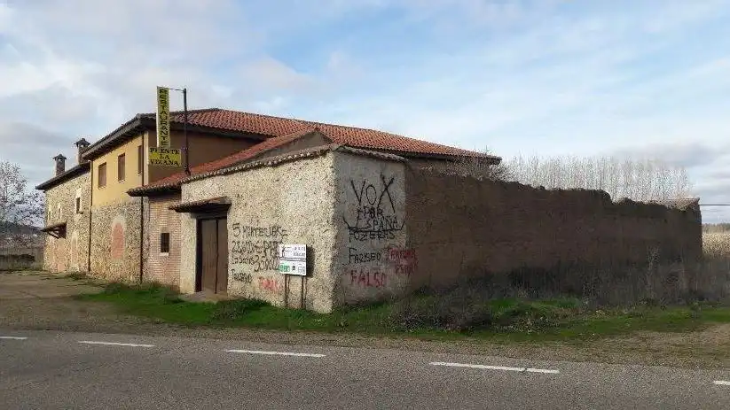 Vista exterior de Casa o chalet en venta en Alija del Infantado con Jardín privado