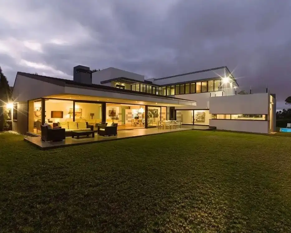 Vista exterior de Casa o xalet en venda en Las Palmas de Gran Canaria amb Aire condicionat, Jardí privat i Terrassa