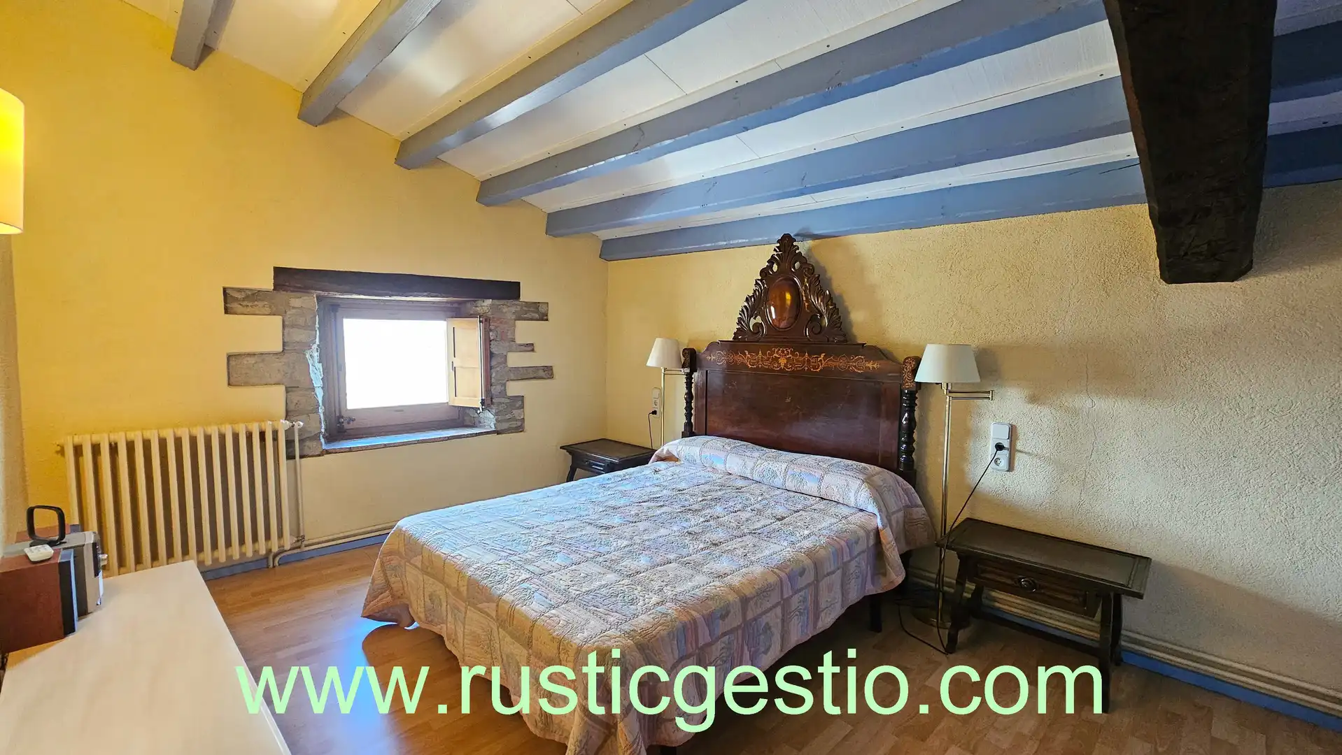 Schlafzimmer von Country house zum Verkauf in La Vall d'en Bas mit Heizung, Privatgarten und Parkett