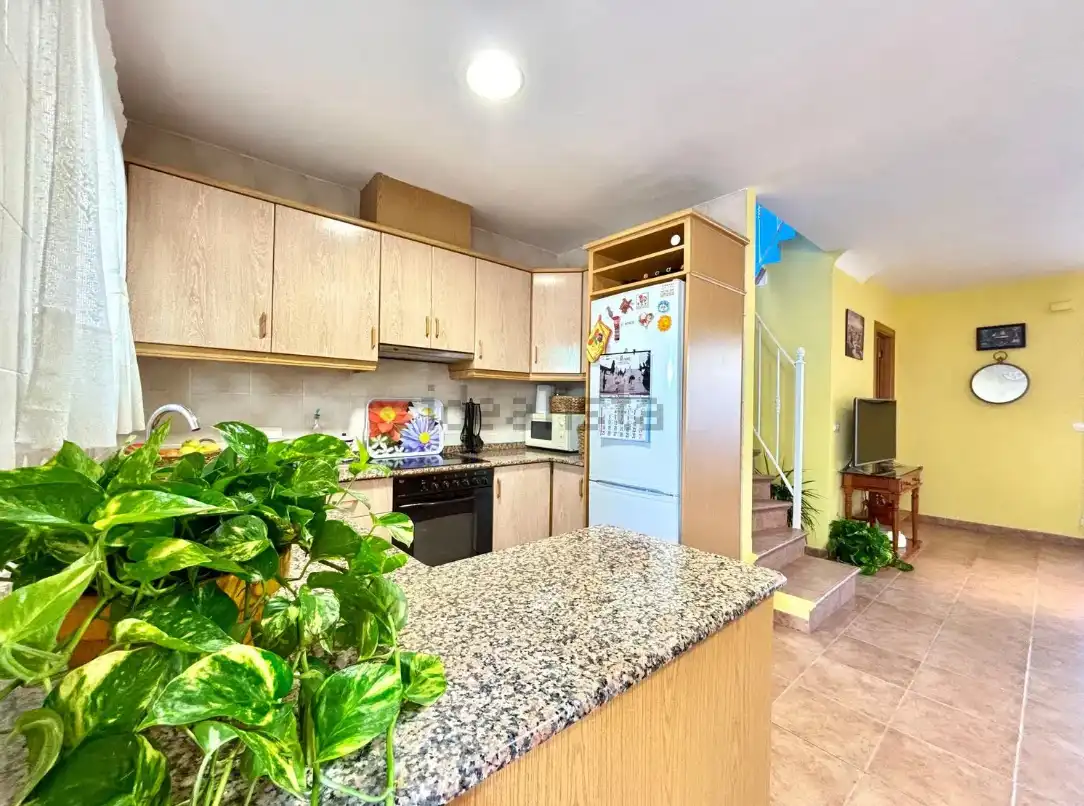 Cocina de Casa adosada en venta en Sagunto / Sagunt con Aire acondicionado, Calefacción y Jardín privado