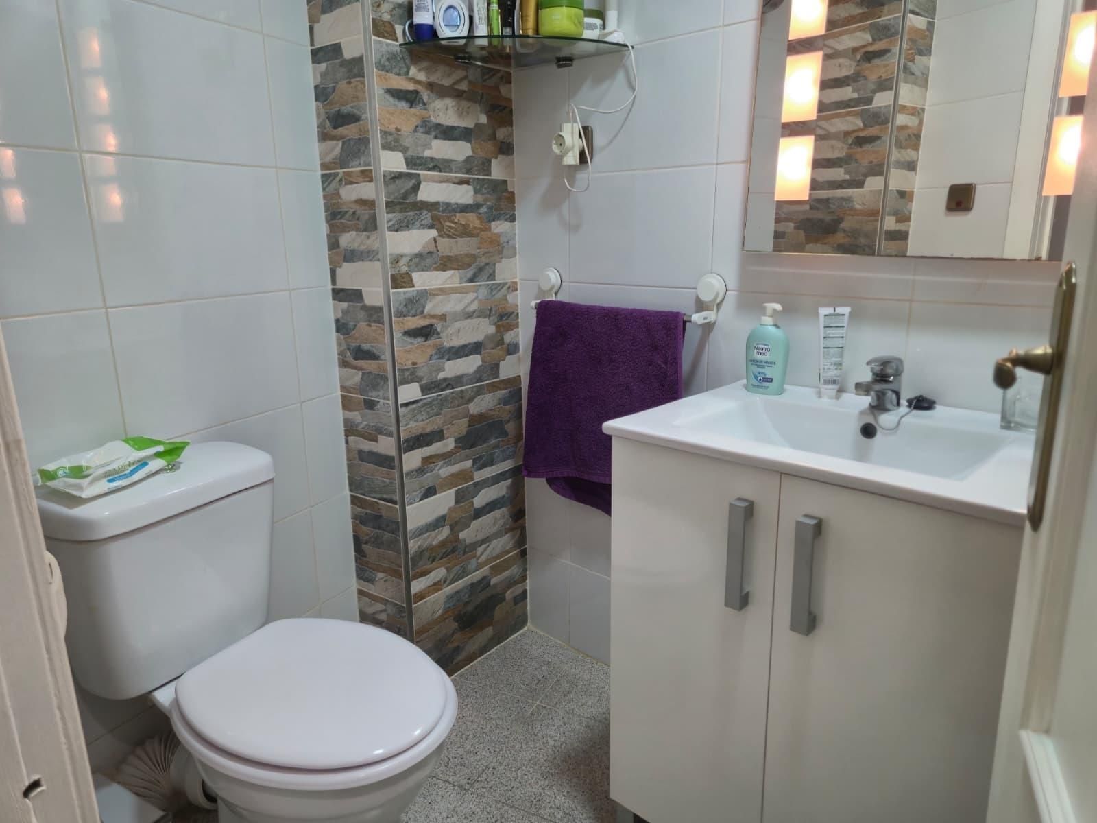 Bathroom of Flat to rent in Alaquàs  with Air Conditioner