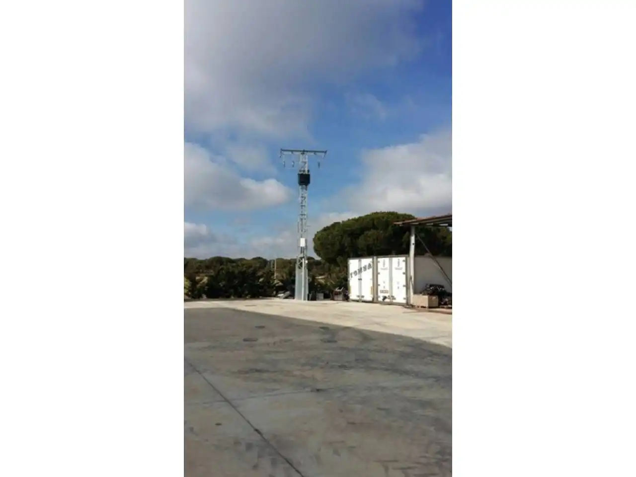 Vista exterior de Nave industrial en venta en Tiñosillos