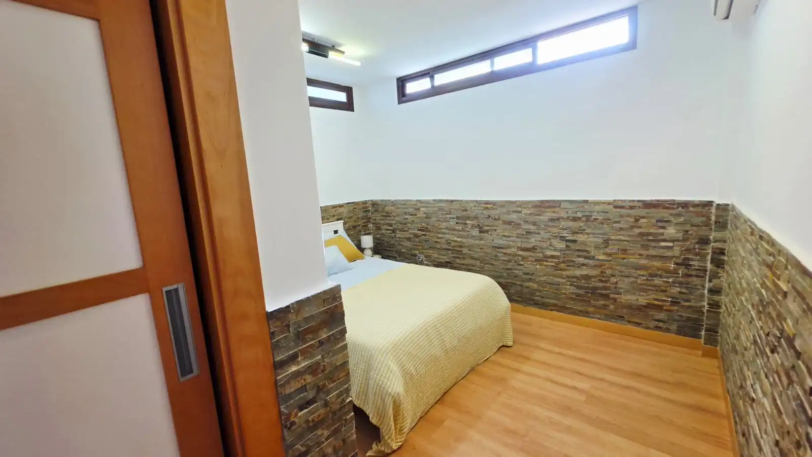 Dormitori de Casa o xalet en venda en Fuengirola amb Aire condicionat, Jardí privat i Terrassa