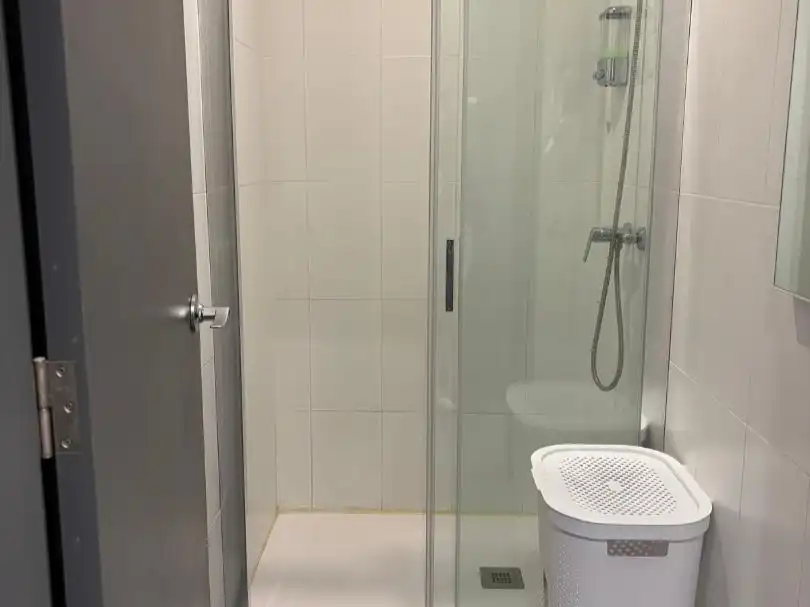 Baño de Oficina de alquiler en Valencia con Aire acondicionado, Amueblado y Internet