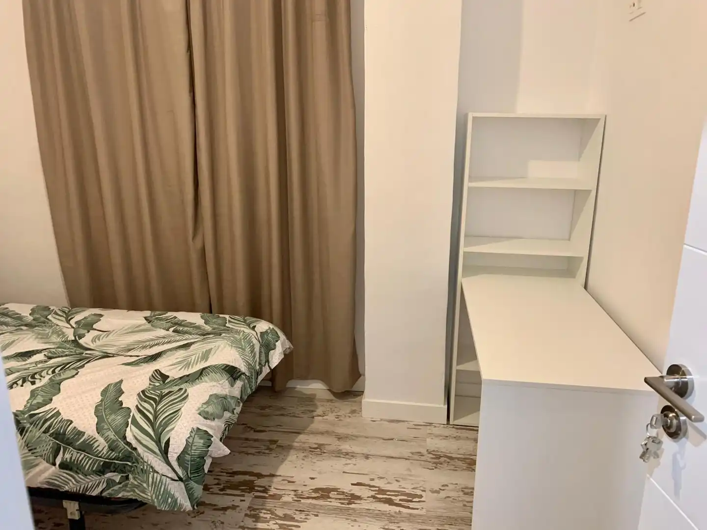 Dormitori de Pis de lloguer en Zaragoza amb Calefacció, Parquet i Moblat