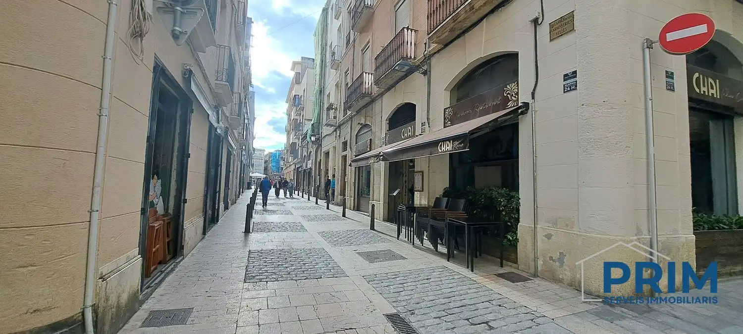 Vista exterior de Local de alquiler en Reus con Aire acondicionado