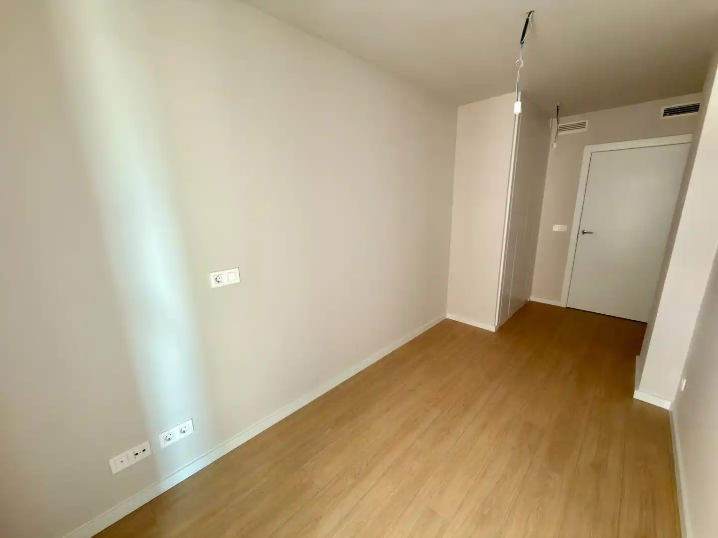 Bedroom of Flat for sale in Valencia  with Air Conditioner, Parquet flooring and Terrace
