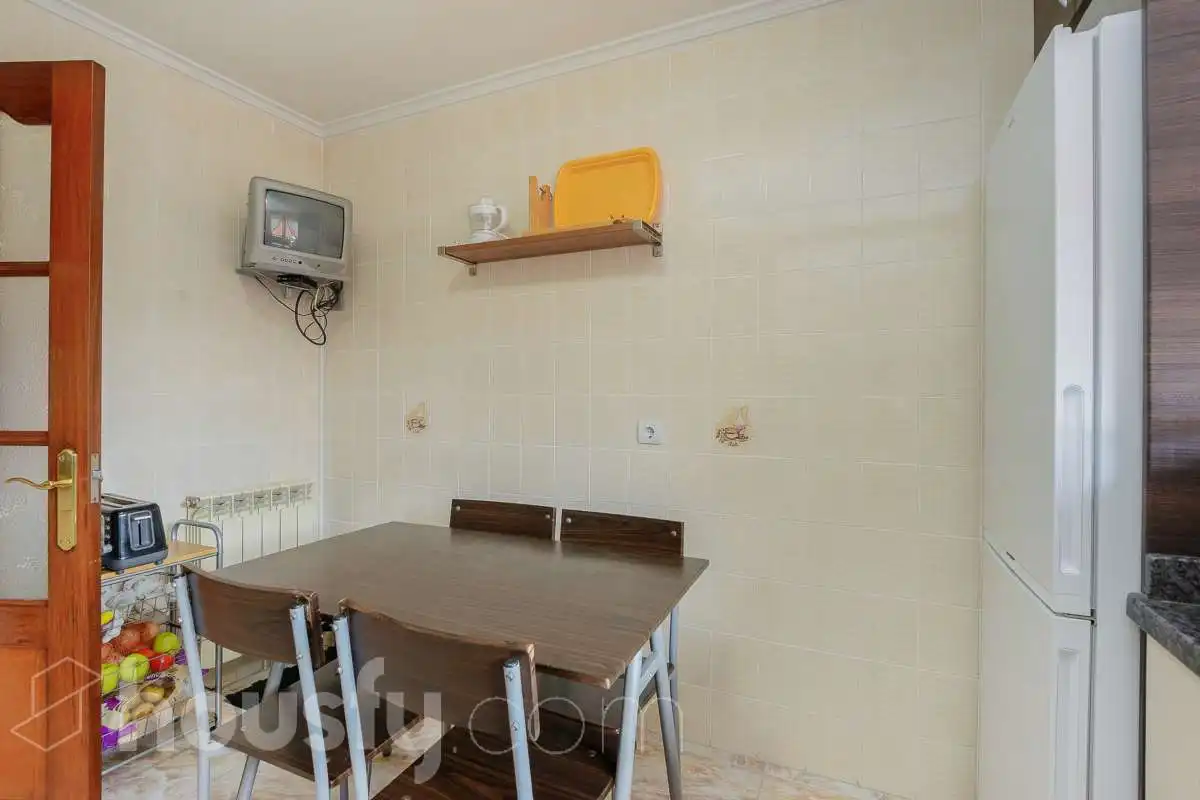 Flat for sale in Calle Mieres, Sama
