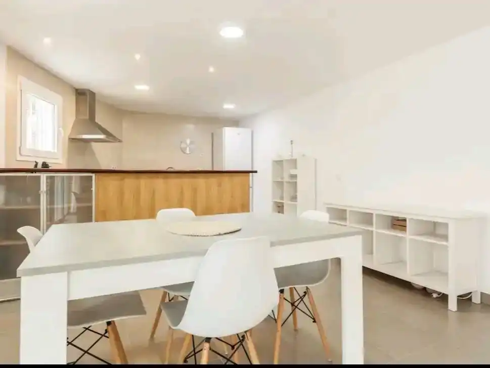 Küche von Loft zur Miete in Vallromanes mit Klimaanlage, Abstellraum und Schwimmbad