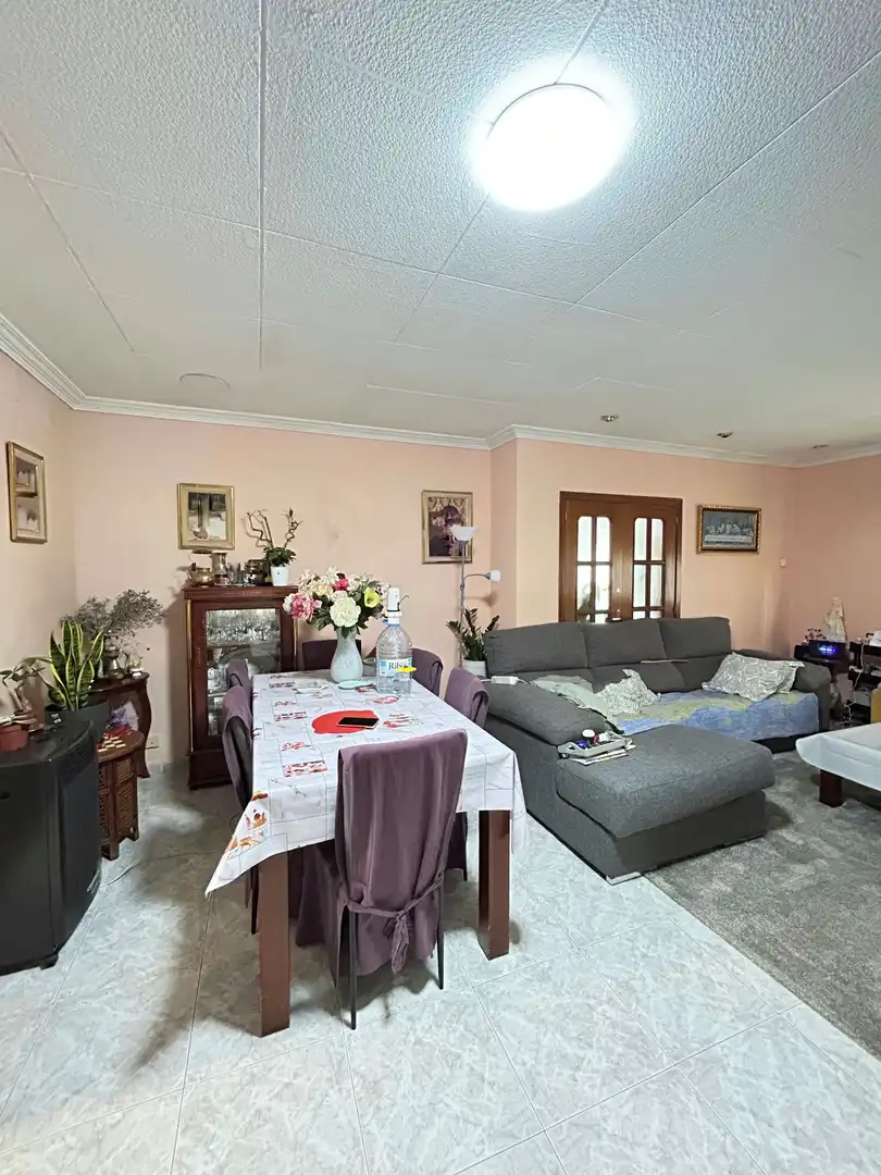 Sala de estar de Casa o chalet en venta en Vilobí d'Onyar con Aire acondicionado, Calefacción y Jardín privado