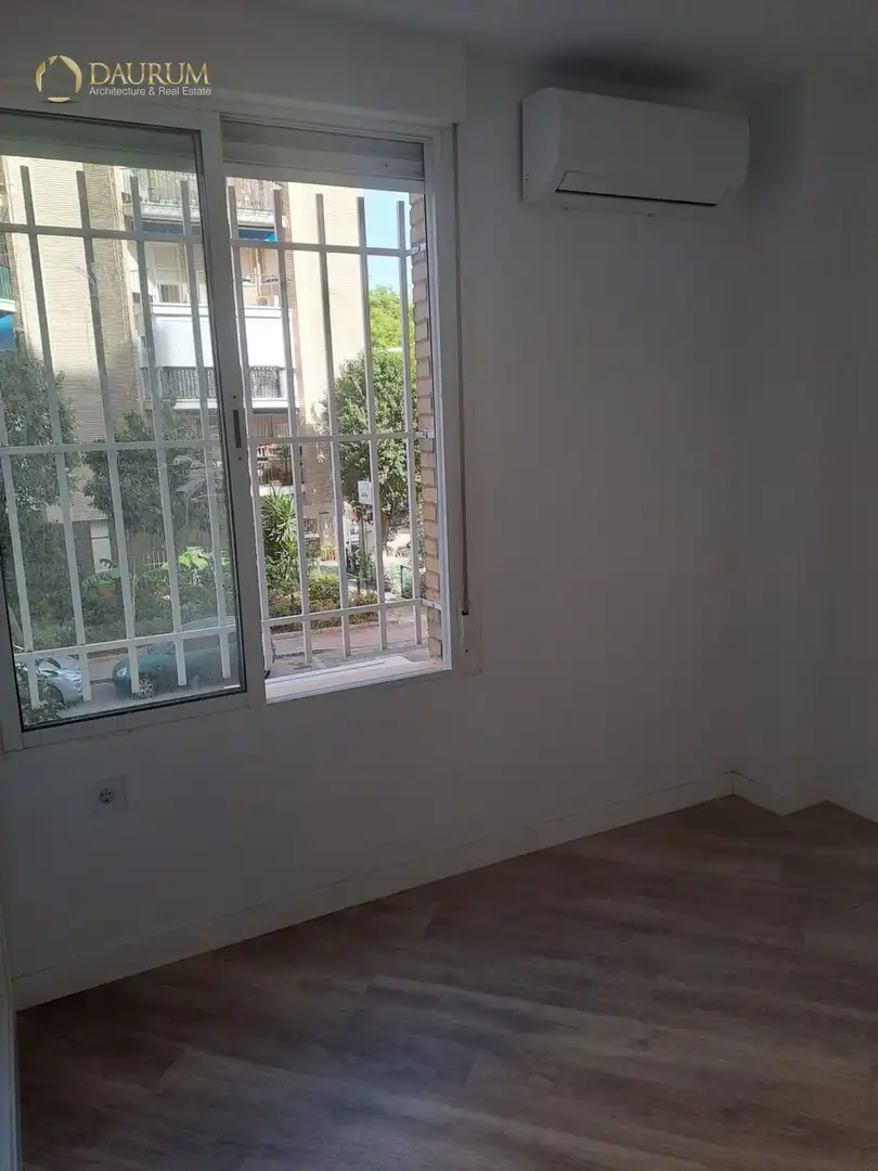Bedroom of Flat for sale in Sevilla  with Air Conditioner, Heating and Terrace