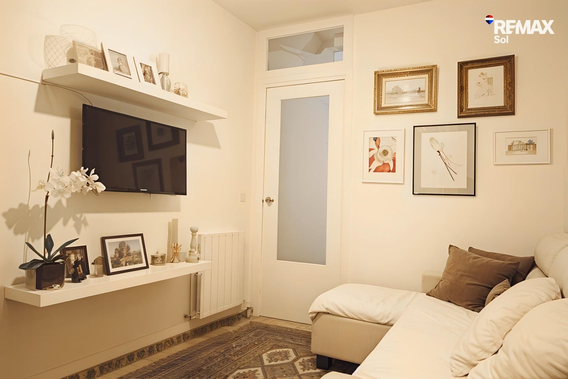 Living room of Flat for sale in  Madrid Capital