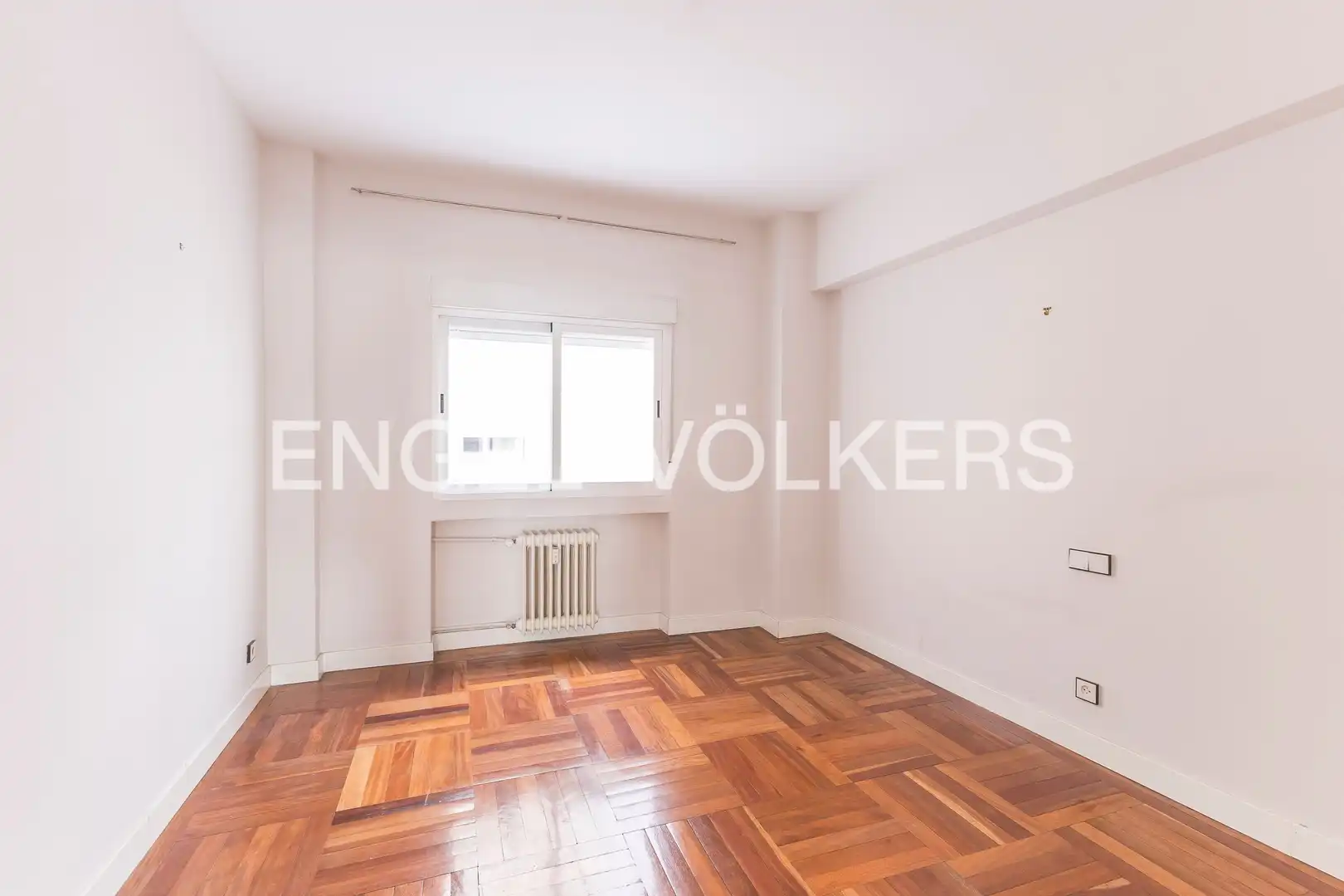 Bedroom of Flat for sale in Madrid  with Air Conditioner, Heating and Terrace