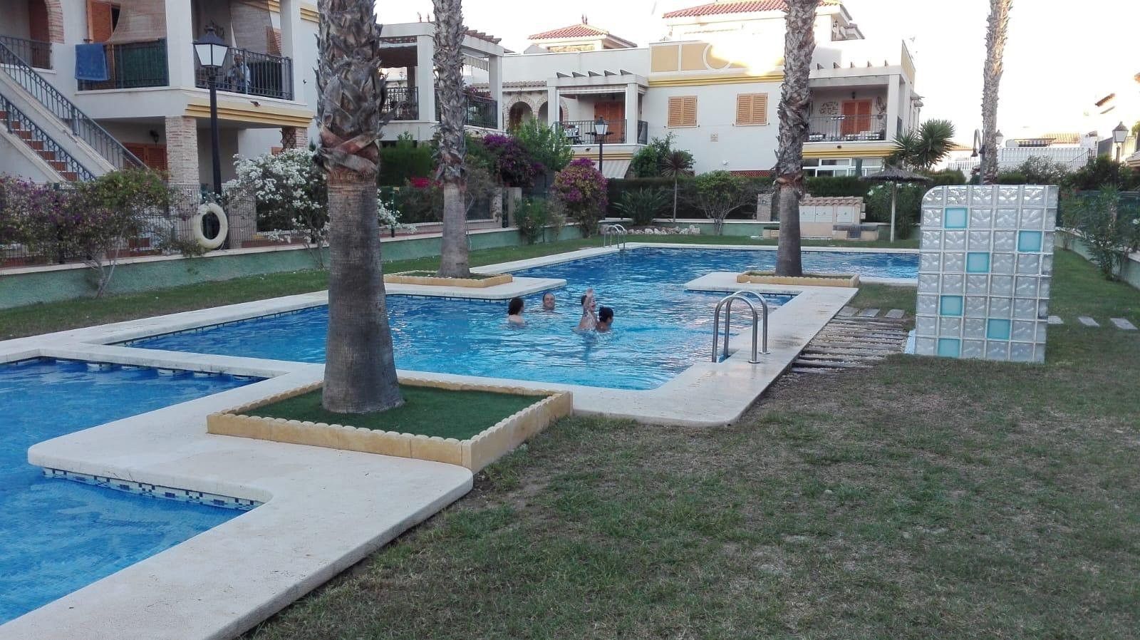 Piscina de Dúplex en venta en Daya Vieja con Calefacción, Jardín privado y Piscina