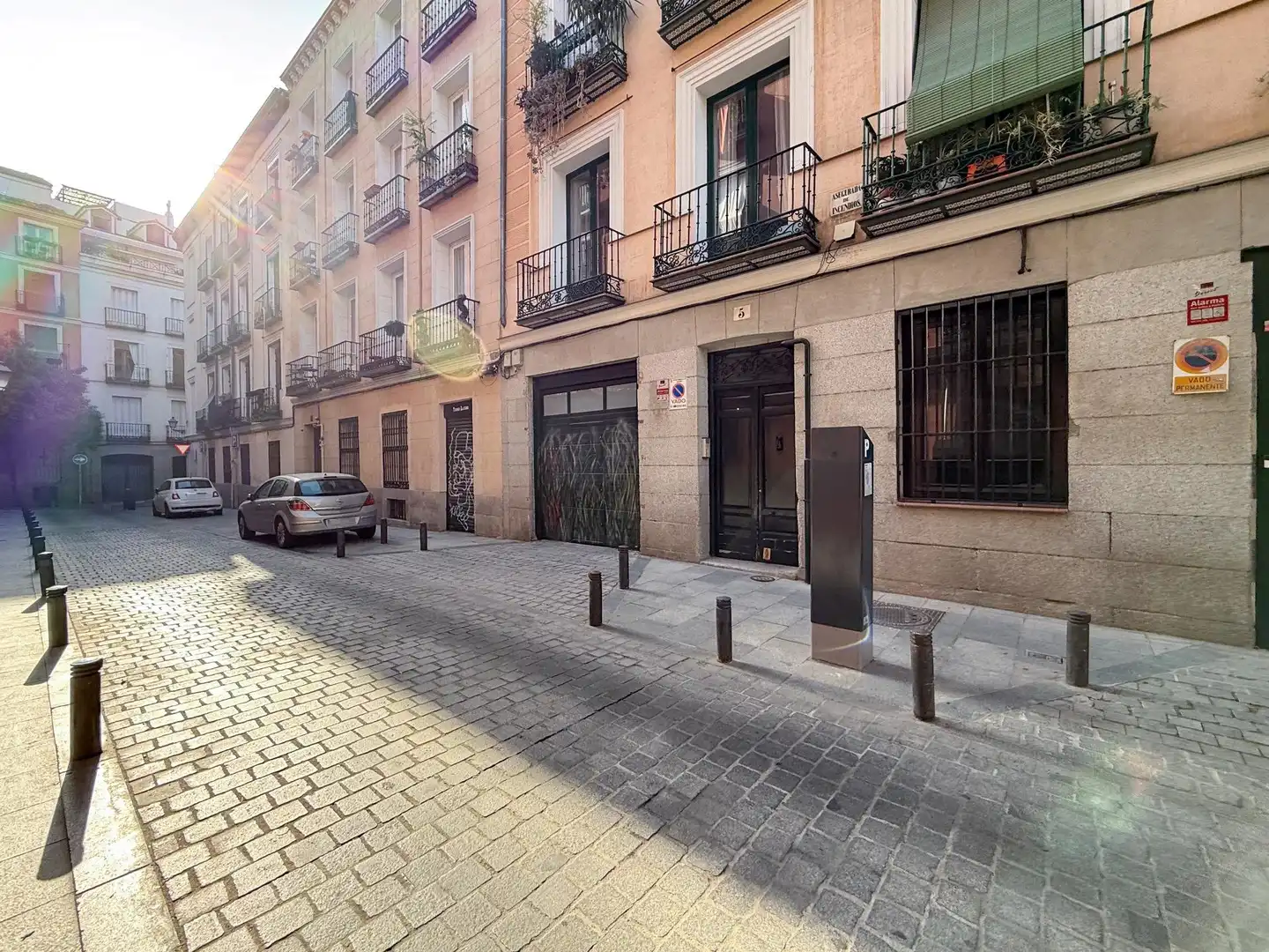 Vista exterior de Piso en venta en Madrid con Calefacción
