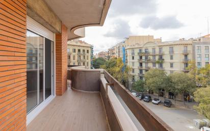 Exterior view of Flat for sale in  Barcelona Capital  with Terrace and Balcony