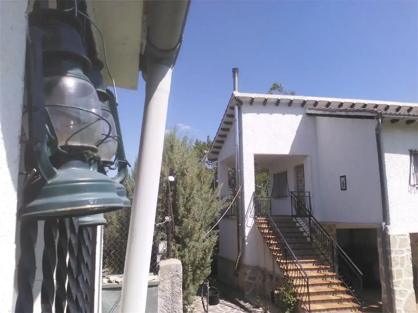 Vista exterior de Casa o chalet de alquiler en Navaluenga con Jardín privado, Amueblado y Balcón