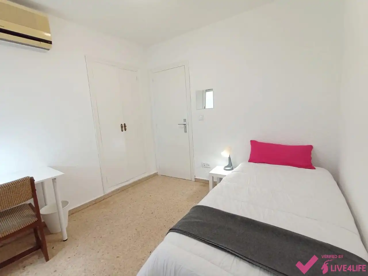 Habitación de Piso de alquiler en Burjassot con Aire acondicionado, Terraza y Amueblado
