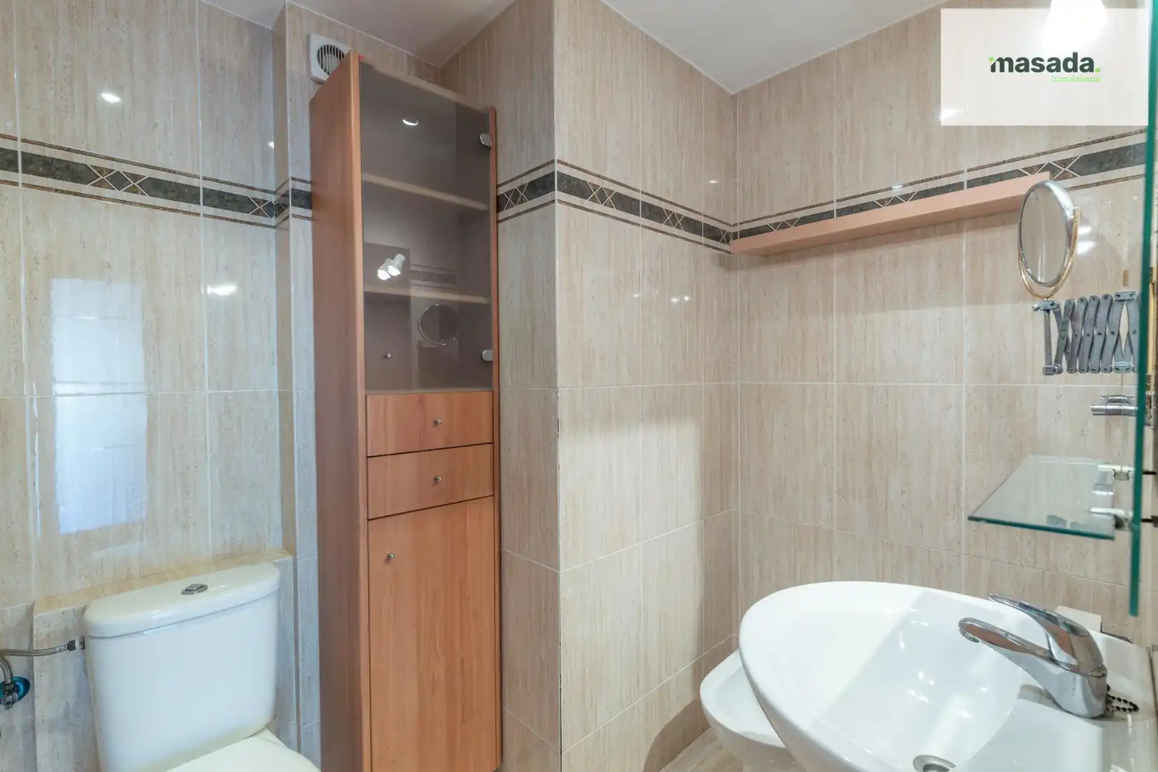 Badezimmer von Wohnung zum Verkauf in Granada mit Klimaanlage, Heizung und Balkon
