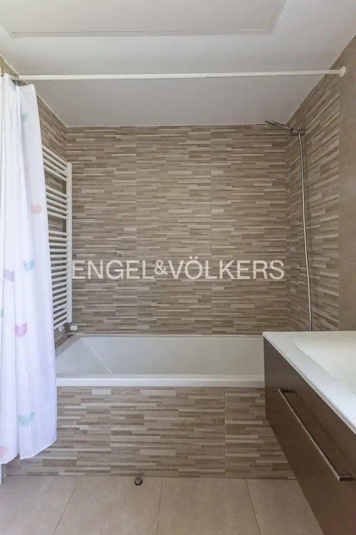 Bathroom of Detached homes for rent in Boadilla del Monte  with Air Conditioner, Heating and Private garden