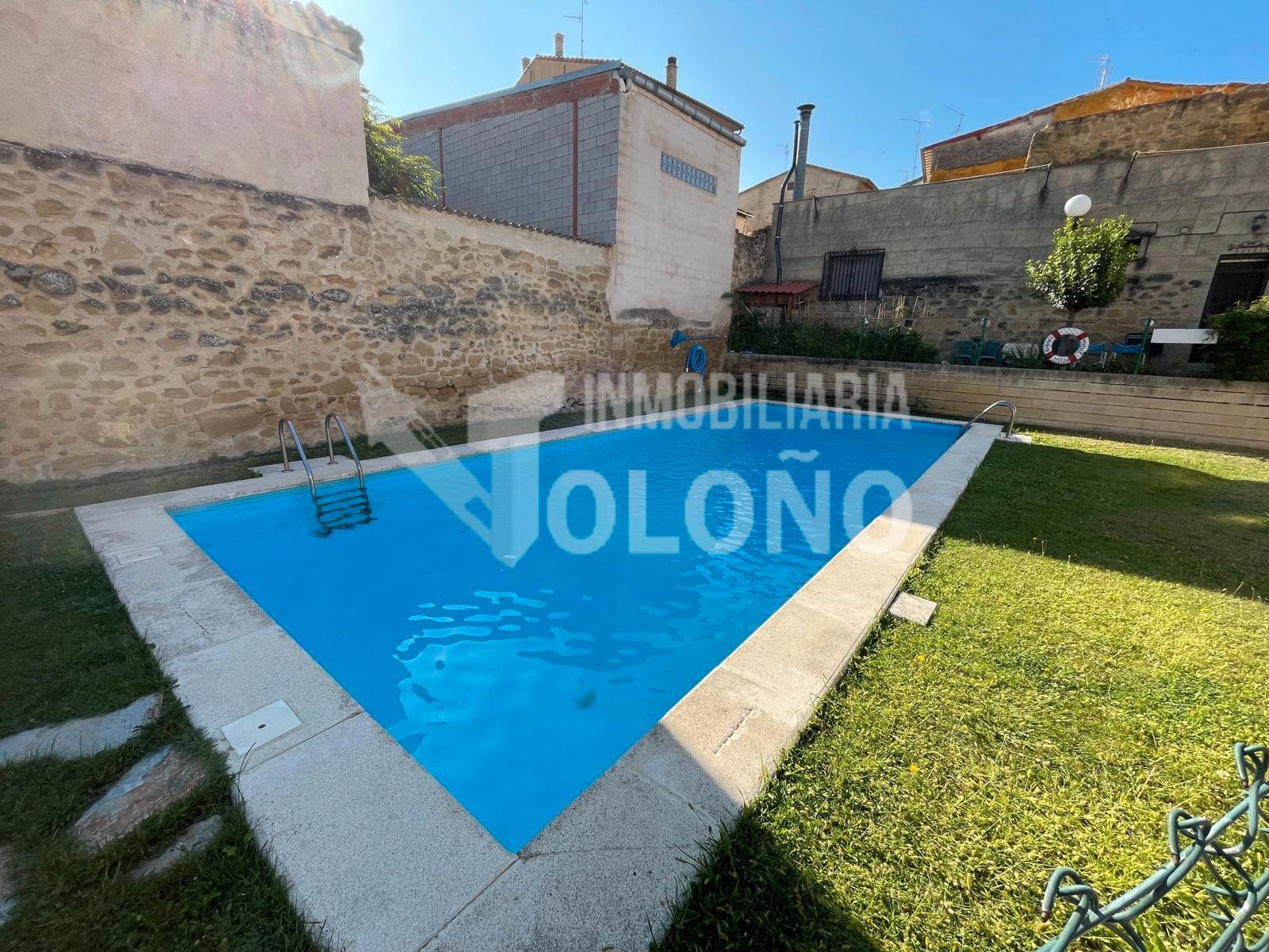 Swimming pool of Single-family semi-detached for sale in Briones  with Heating, Parquet flooring and Terrace