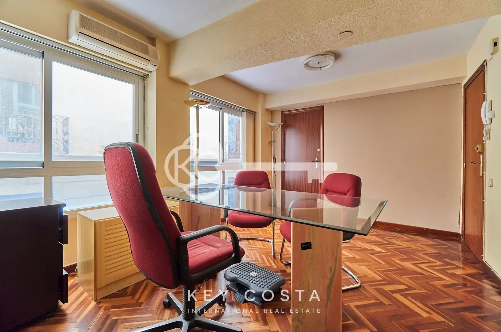 Office for sale in Barrio del Centro