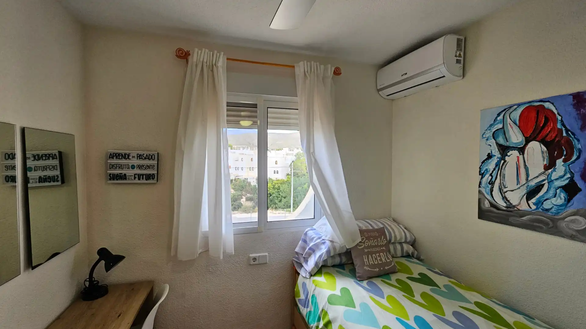 Habitación de Casa adosada en venta en El Campello con Aire acondicionado, Calefacción y Jardín privado