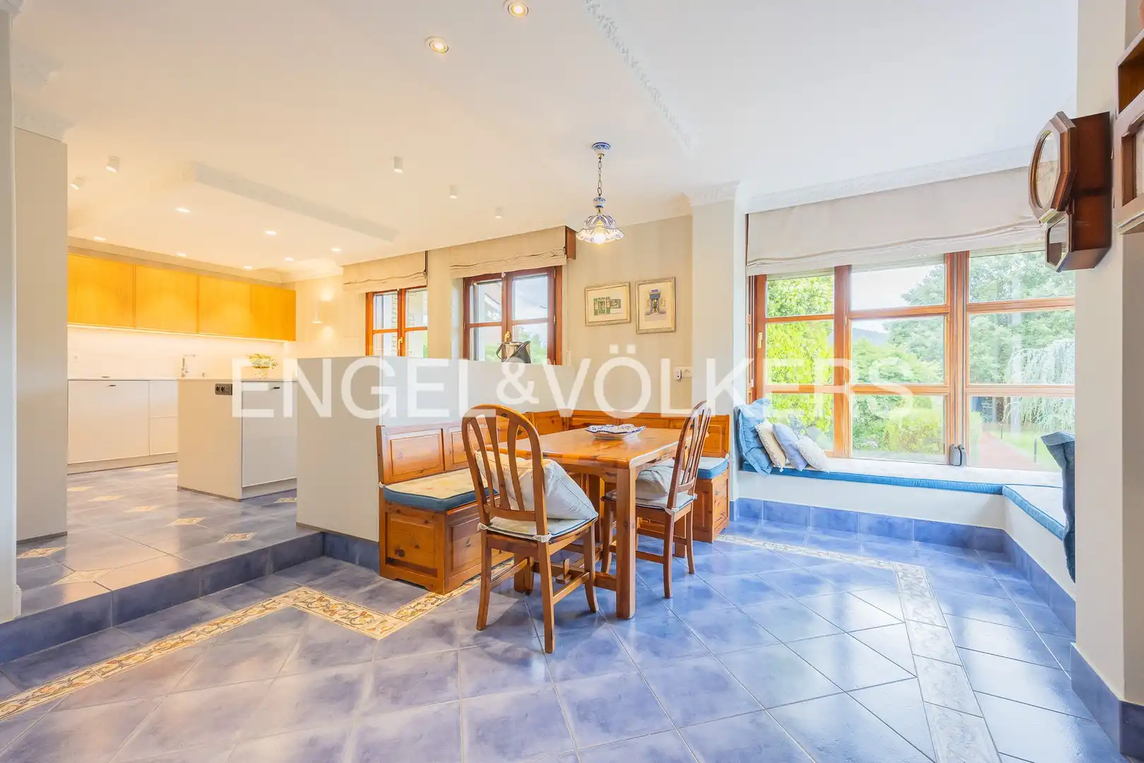 Comedor de Casa o chalet en venta en Loiu con Calefacción, Jardín privado y Trastero