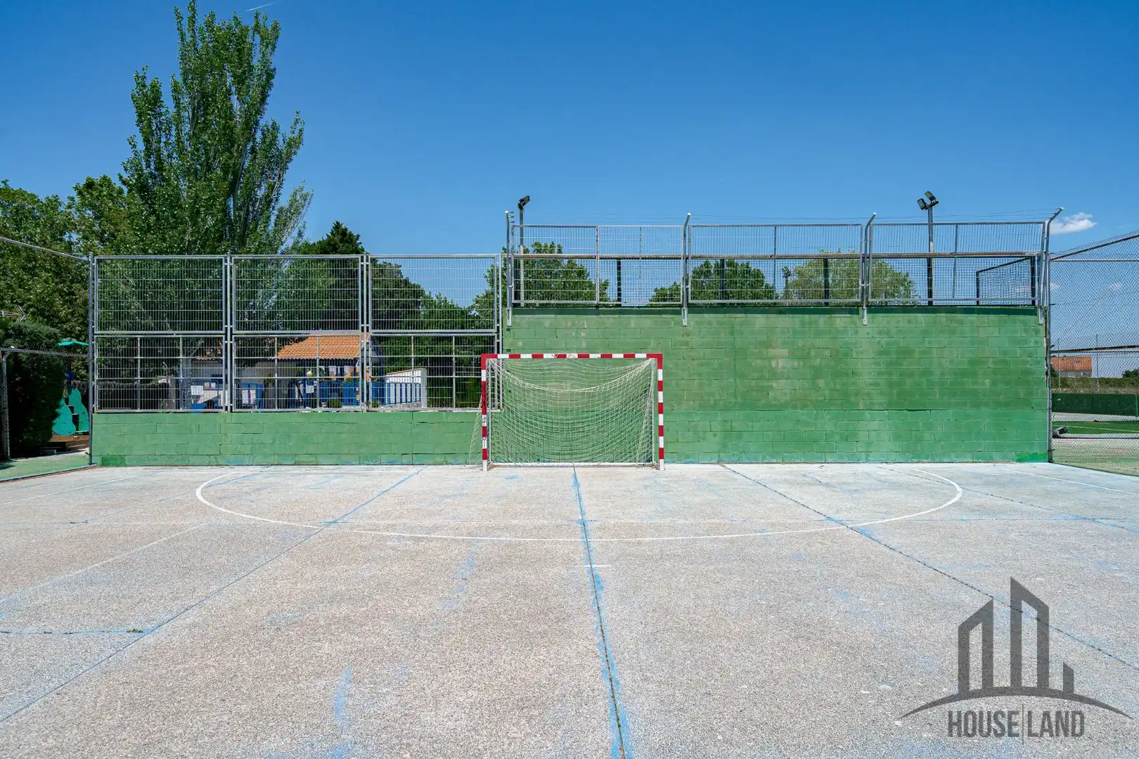 Vista exterior de Casa adosada en venda en Algete amb Calefacció, Traster i Piscina comunitària