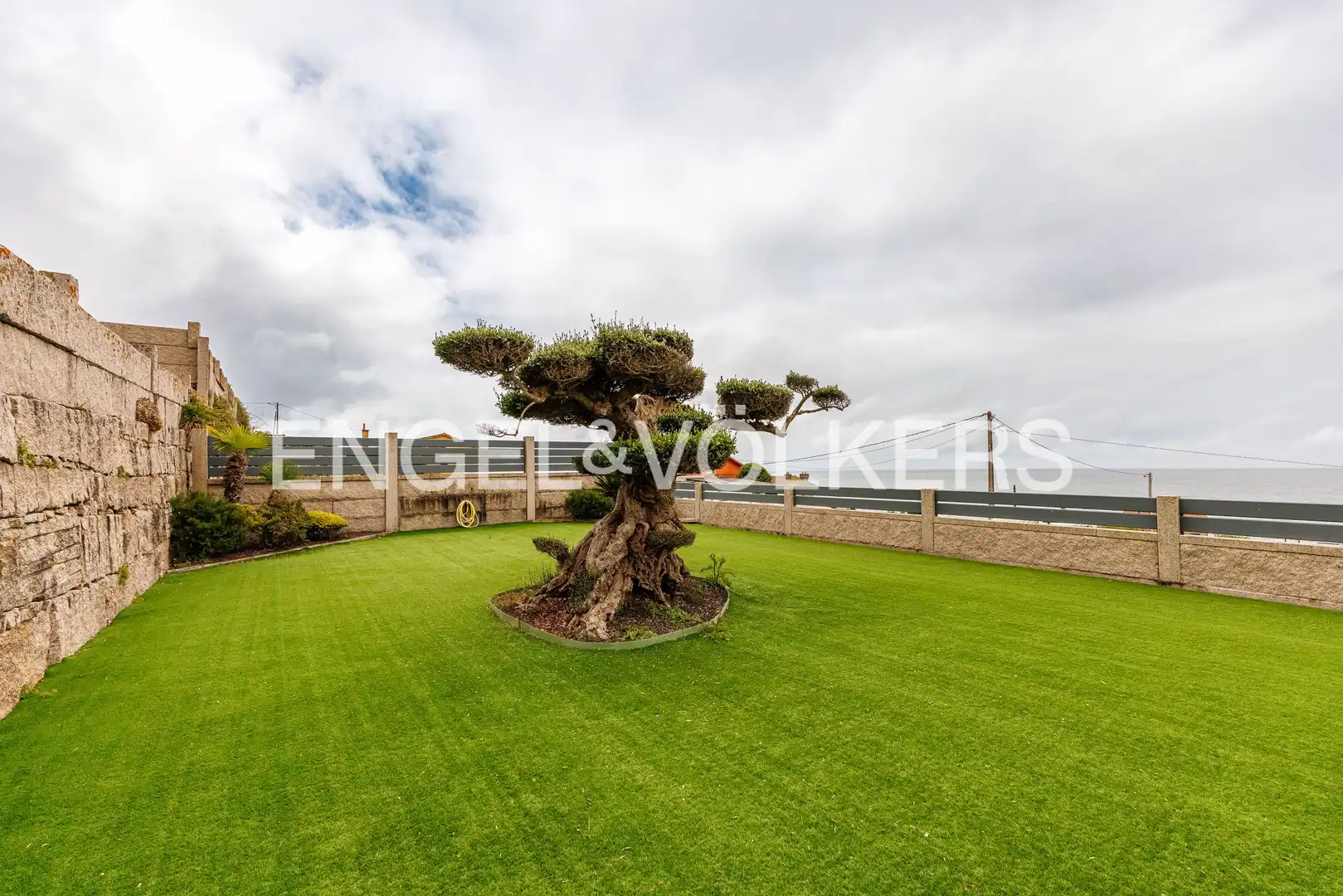 Terrassa de Casa o xalet en venda en Oia amb Calefacció, Jardí privat i Parquet