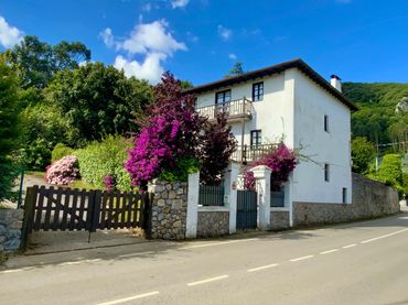 Casa con balcón en venta en Barrio SOANO-LLAMA