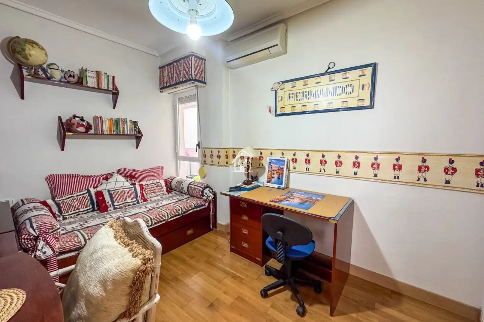 Habitación de Apartamento de alquiler en Torrevieja con Aire acondicionado, Amueblado y Horno