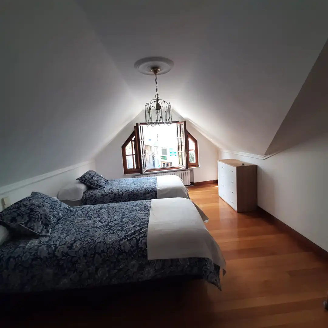 Habitación de Casa o chalet en venta en Viveiro con Calefacción, Jardín privado y Parquet