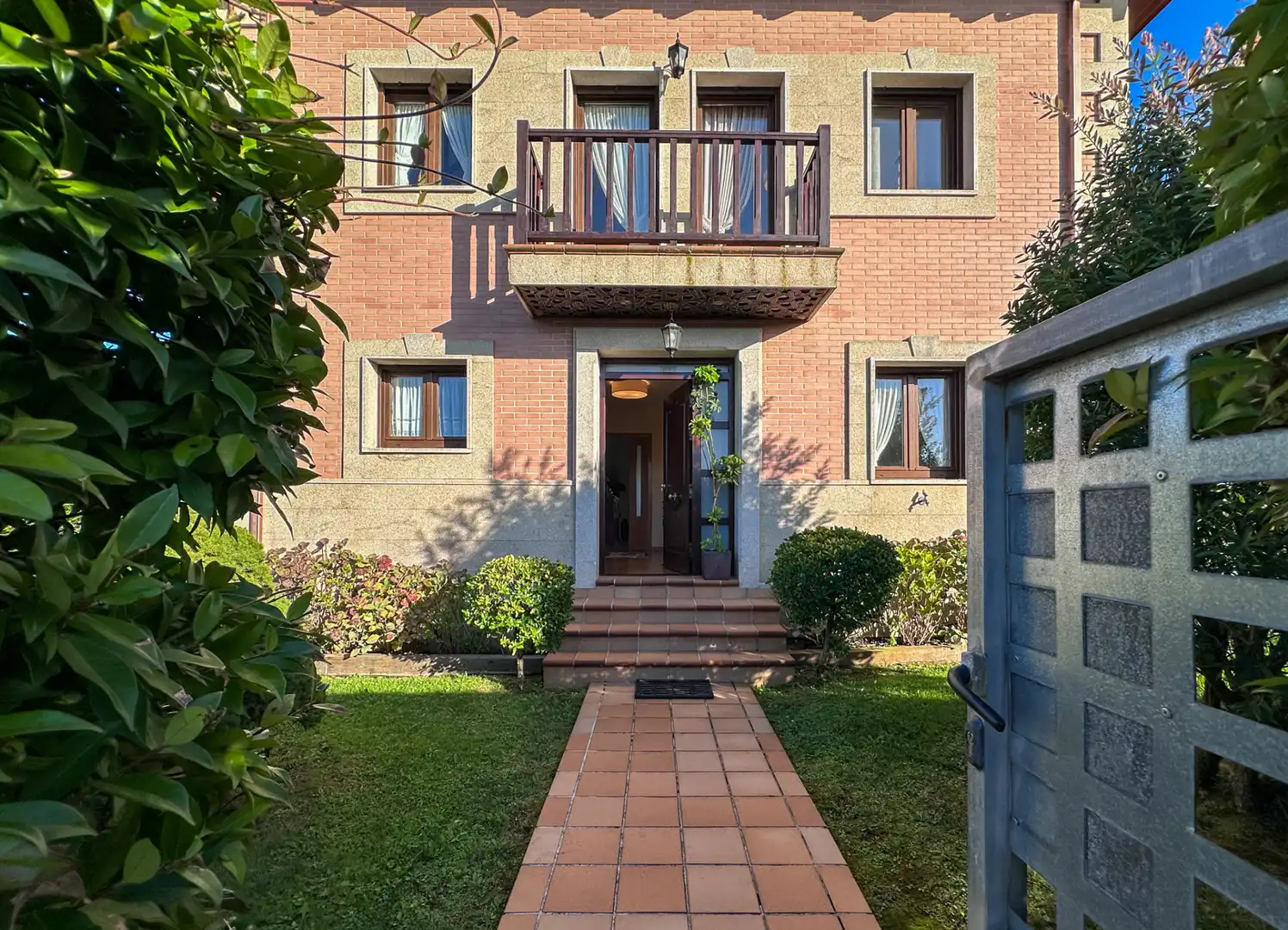 Villa con terrazza in vendita a Urbanización Rovacías A. IV